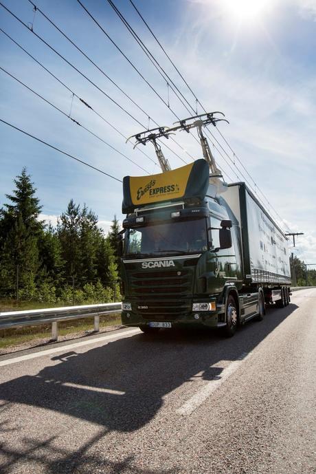 Qui dit voiture autonome dit route intelligente \\DLINK\Volume_1\Archives\Atelier\Route Intelligente\Scania ehighway.jpg
