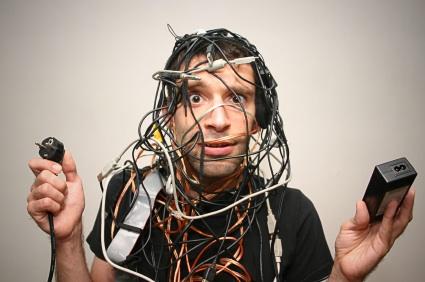 Comment gérer et organiser ses câbles de bureau ?