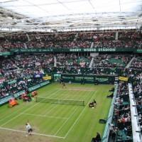Quels sont les stades de tennis qui possèdent un toit rétractable?