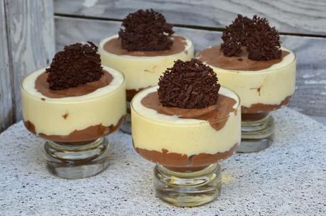 Mousse aux 3 chocolats, tuiles au chocolat noir