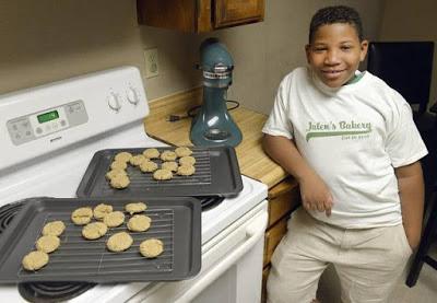 Le garçon de 8 ans lance sa pâtisserie pour acheter une maison à sa mère !