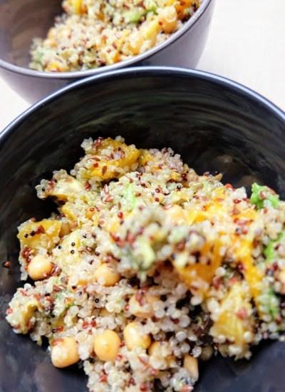 Salade de quinoa aux pois chiches et aux oranges : un plat unique rafraîchissant sans œufs, sans lait, sans gluten