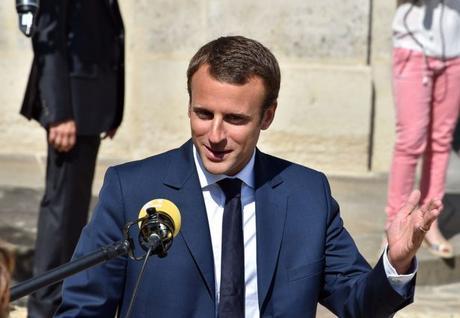Quelle est la marque du costume d'Emmanuel Macron ?