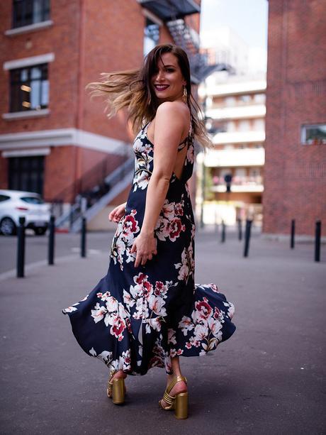 Quand la robe à fleurs rencontre le blazer