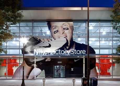 Un homme vole 800 paires de sneakers au « Nike Store Factory »