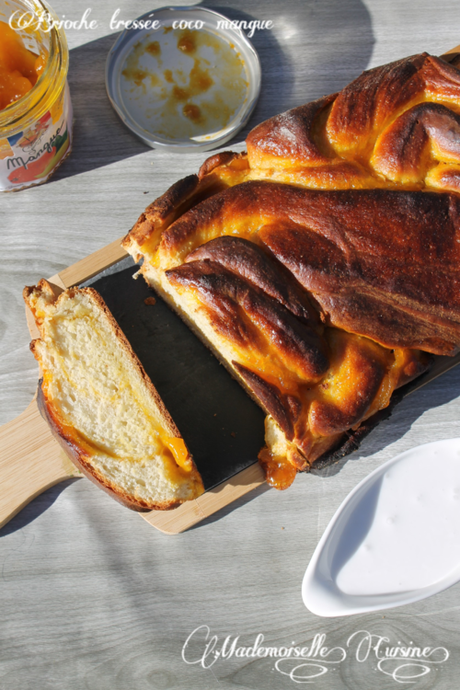 Brioche torsadée au lait de coco et confiture de mangue Brioche torsadée au lait de coco et confiture de mangue