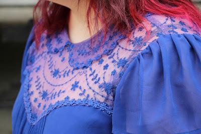 Redhair & blue dress