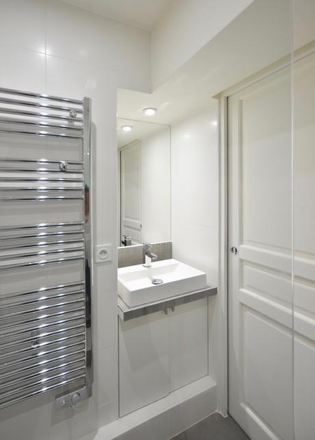 Visite déco : 19m2 par JC Peyrieux porte a galandage studio 19m2 paris peyrieux