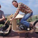 Une moto en bois qui carbure à l’algue par Peter Mooij et Mans Ritsert
