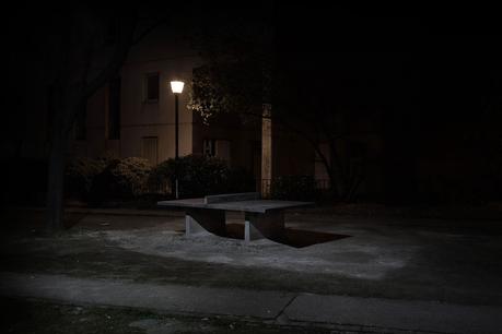 Monolithique - photographie de nuit urbaine