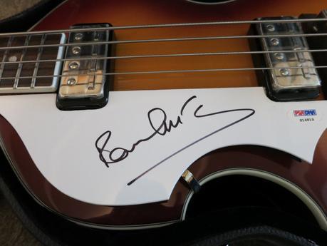 Une basse signée par Paul McCartney aux enchères