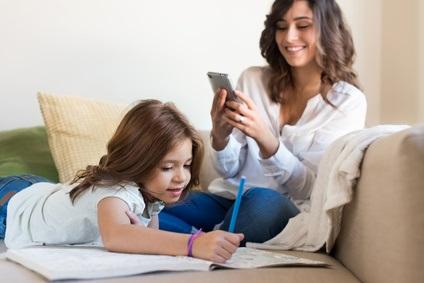 PARENTALITÉ : Parents accros au mobile, enfants à troubles du comportement  – Child Development