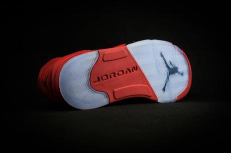 136027-602 air jordan 5 university red