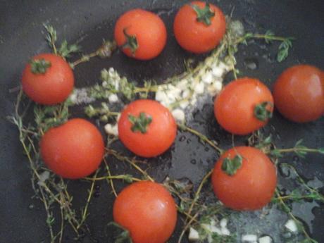 Flan au parmesan et à la sauge et sa farandole de tomates cerise