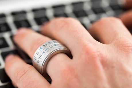 RingClock : cette montre qui se porte comme une bague.