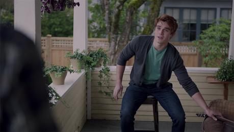 RIVERDALE : Gray silk cotton cashmere cardigan for Archie in S1ep01