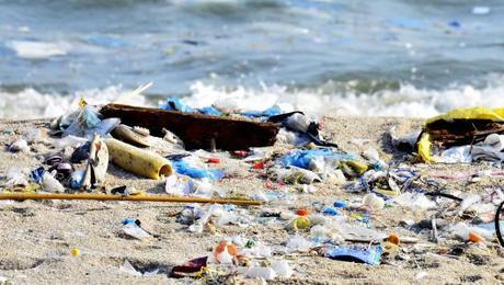 [Revue de presse] Recycler les déchets marins pour en faire des fringues de luxe, c’est le pari fou de Stella McCartney