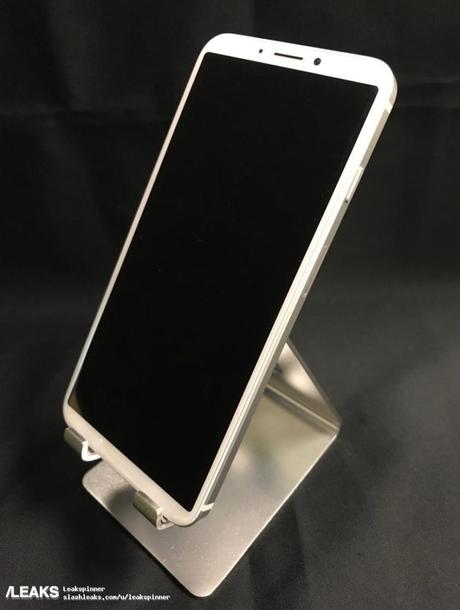 iPhone 8 : une maquette suspecte avec le Touch ID à l’arrière