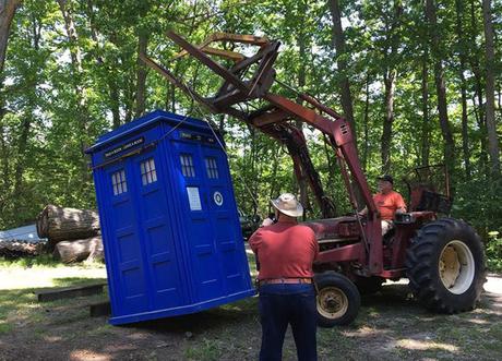 Doctor Who : un fan construit une librairie « TARDIS » en libre-service