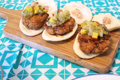 #PouletCA #AD- Des Mini Burger de Poulet avec de la salsa de mangue et des nachos