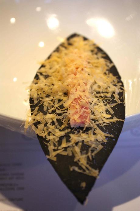 papier végétal, anguille fumée © Gourmets&Co