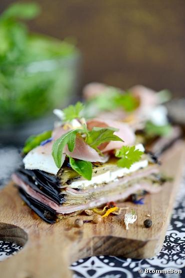 Recette bio : Mille-feuille d'aubergines confites, Prosciutto cotto bio et féta bio Bonneterre