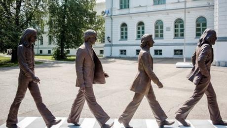 Les Beatles à l’honneur à Tomsk #beatles #tomsk #siberie #abbeyroad