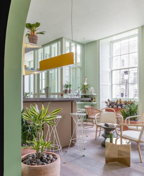 Un hôtel à la décoration tropicale et inspirante