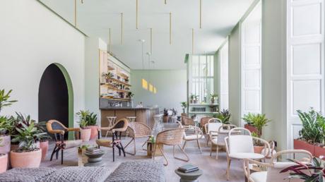 Un hôtel à la décoration tropicale et inspirante