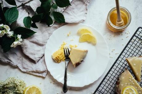 Cake de Polenta au Citron & Ganache Sureau Chocolat Blanc