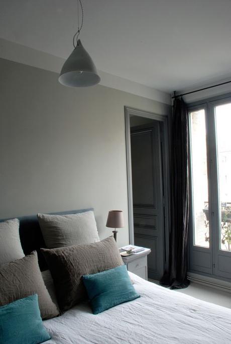 chambre masculine grise et taupe