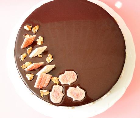 ENTREMETS CHOCOLAT / VANILLE / NOIX