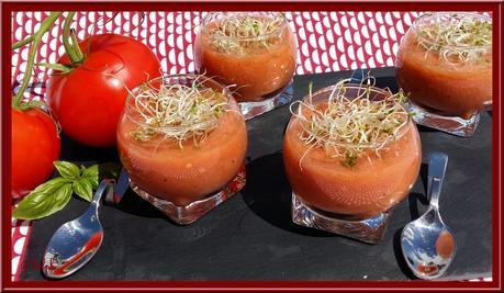Soupe de Tomates, Basilic, ail et vinaigre balsamique Soupe de Tomates, Basilic, ail et vinaigre balsamique
