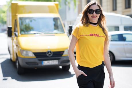 Rouge et jaune, des valeurs sûres : Vêtements présente la collection capsule DHL