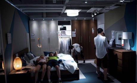 Canicule : à Shanghai, on se réfugie chez IKEA pour faire des siestes climatisées