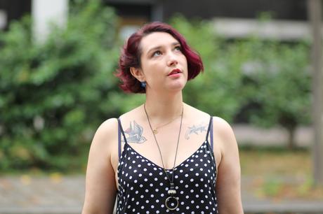Une fille à pois Une fille à pois