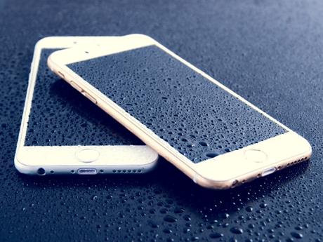 Votre iPhone est tombé dans l'eau ? Que faire ? Voici une astuce efficace !