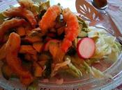 Crevettes végétales salade avec vinaigrette gingembre miso