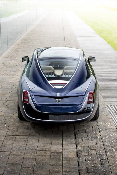 Rolls-Royce dévoile la Sweptail à la Villa d’Este