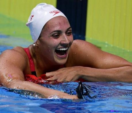 Peut-on nager en compétition avec des boucles d’oreilles?