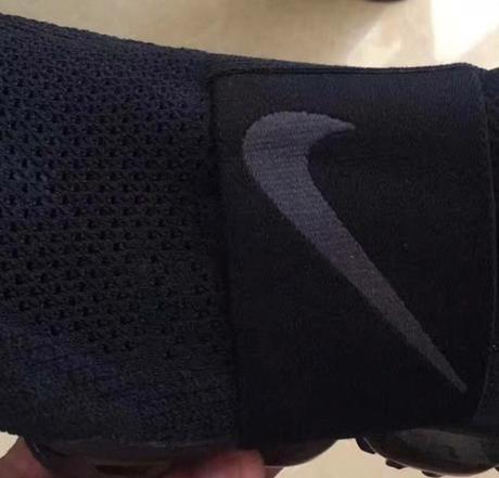 CDG x Nike Air Vapormax Laceless