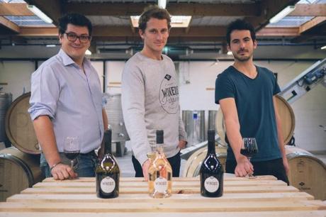 Trois Hommes Tendances à la Winerie Parisienne