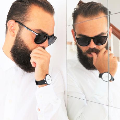 My watch is skin – My beard is queen, so what? Montre SKINNOIR homme par Swatch - ©Lhommetedance.fr