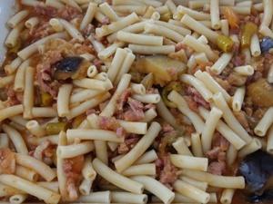 Gratin de Macaronis à l'Aubergine, Lardons et Piments Basque
