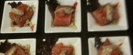 Minis-sashimi de thon frais l’huile de sésame au beurre d’anchois.
