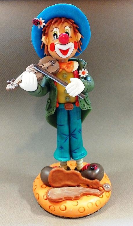 Clown violoniste en porcelaine froide