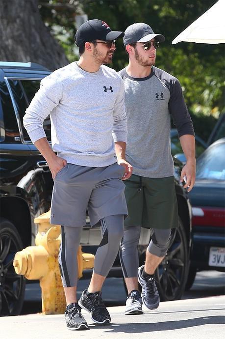 SPORT : Joe and Nick Jonas in Under Armour