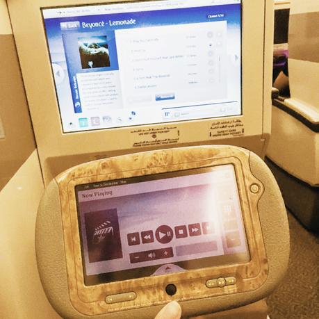 J’ai voyagé en Business Class avec Emirates : mon avis sur la Classe Affaires d’un A380 !