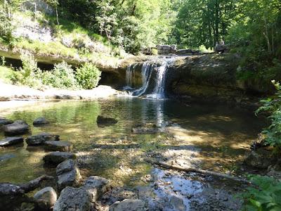 Cascades, gorges et grottes : on a tout essayé !