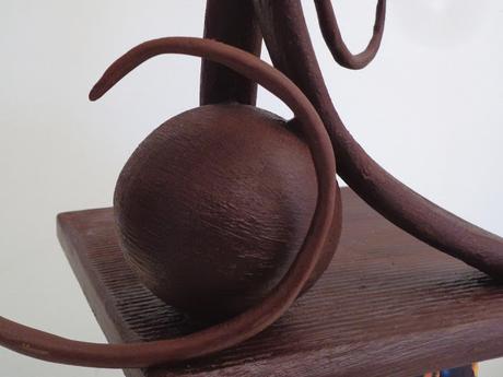 Pièce artistique à la fleur jaune